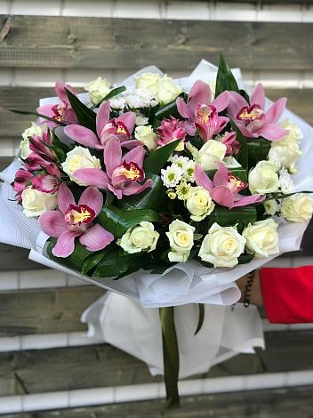 Букет цветов из: Розы и Хризантемы в Софьино