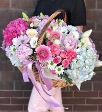 Цветочная композиция из Розы, Хризантемы, Пионы и Лизиантусы в корзине #REPLACE_PRED# Софьино