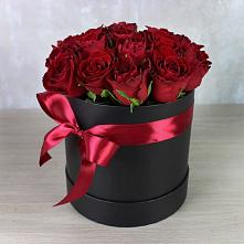 Цветочная композиция из Розы в шляпной коробке в Софьино